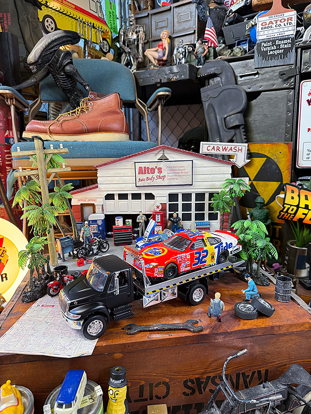 Jada　インターナショナル　デュラスター4400　フラットベッド　ダイキャストミニカー　1/24　(ブラック)　積載トラック　キャリアカー |  | 14