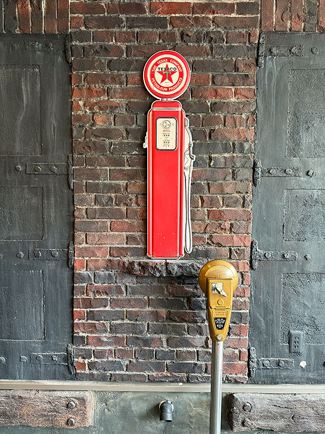 ビッグサイズ看板　104cm　テキサコ　ガスポンプ型　エンボスティンサイン　ブリキ看板　（TEXACO）　■ アメリカ雑貨 アメリカン雑貨 |  | 03