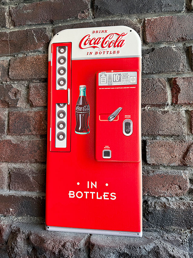 コカ・コーラ　自動販売機型　エンボスティンサイン　ベンディングマシン ■ アメリカン雑貨 アメリカ雑貨 | Coca Cola