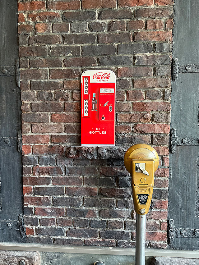 コカ・コーラ　自動販売機型　エンボスティンサイン　ベンディングマシン ■ アメリカン雑貨 アメリカ雑貨 | Coca Cola | 03