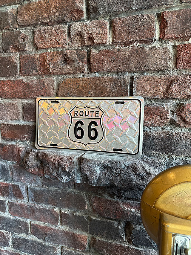 ルート66　ライセンスプレート　（シールドシェイプ/シルバー/鉄板模様） ■ アメリカン雑貨 アメリカ雑貨 爆買 |  | 02