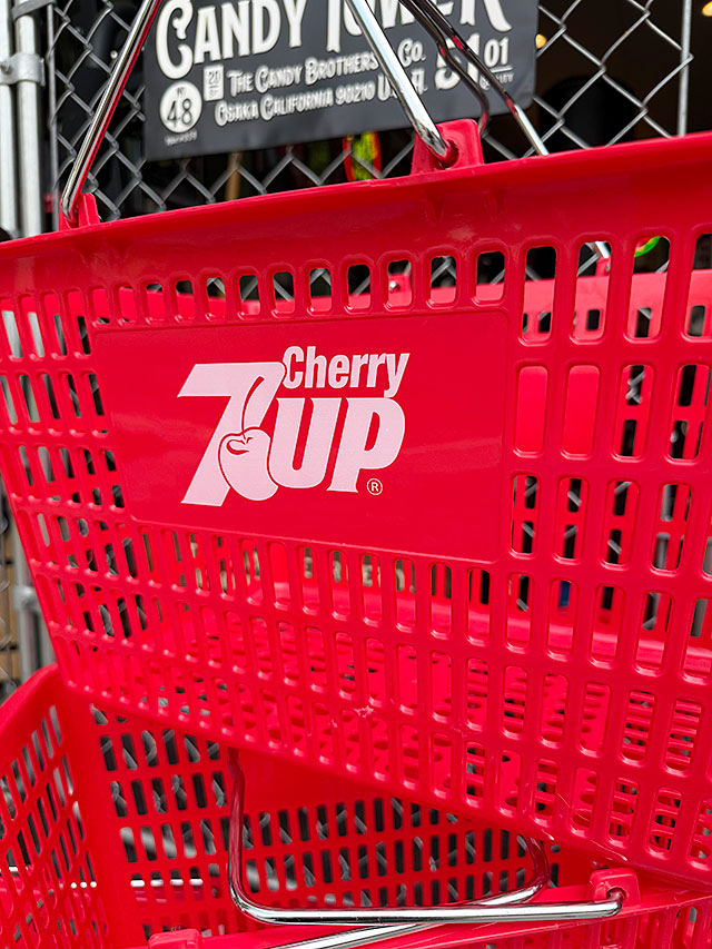 アメリカ業務用　ショッピングバスケット　（7UP　セブンアップ/レッド）　単品 ■ アメリカン雑貨 アメリカ雑貨 |  | 01