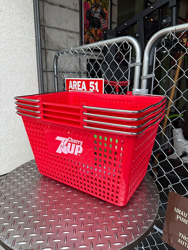 アメリカ業務用　ショッピングバスケット　（7UP　セブンアップ/レッド）　単品 ■ アメリカン雑貨 アメリカ雑貨 |  | 05