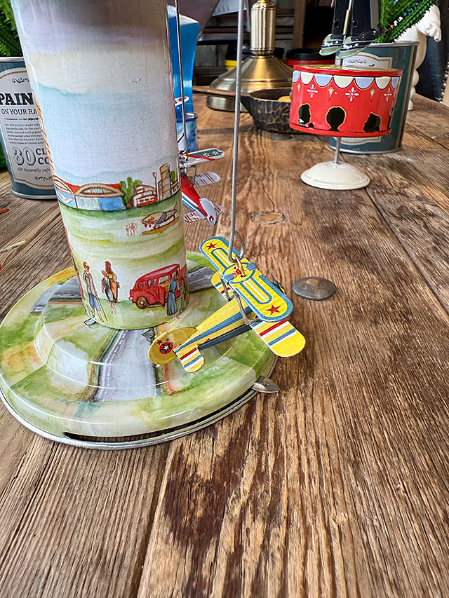 懐かしのブリキのおもちゃ　遊園地の飛行機の乗り物　エアポート　カルーセル ■ アメリカン雑貨 アメリカ雑貨 |  | 02