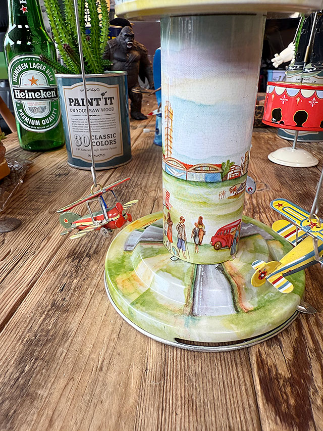 懐かしのブリキのおもちゃ　遊園地の飛行機の乗り物　エアポート　カルーセル ■ アメリカン雑貨 アメリカ雑貨 |  | 03