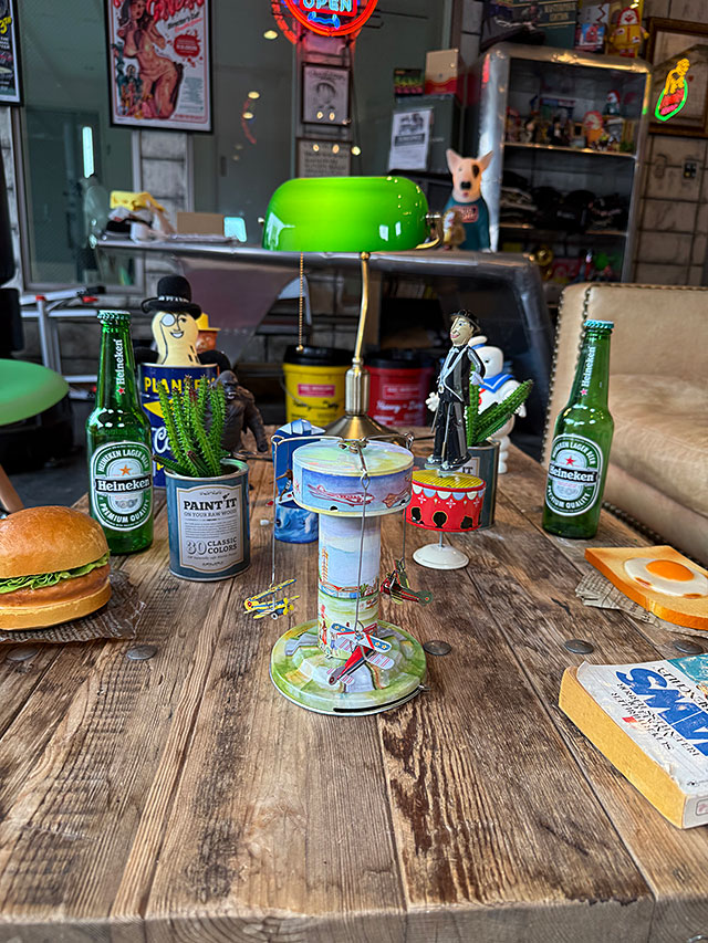 懐かしのブリキのおもちゃ　遊園地の飛行機の乗り物　エアポート　カルーセル ■ アメリカン雑貨 アメリカ雑貨 |  | 04