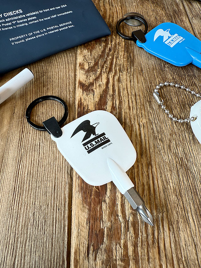 USPS　スクリュードライバー　キーホルダー　（ホワイト）　MADE IN U.S.A. ■ アメリカン雑貨 アメリカ雑貨 爆買 | 