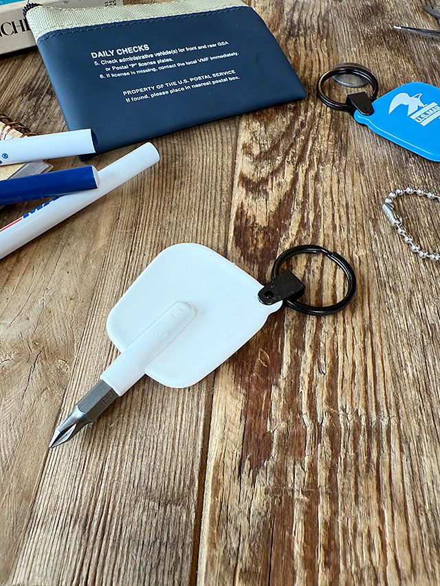 USPS　スクリュードライバー　キーホルダー　（ホワイト）　MADE IN U.S.A. ■ アメリカン雑貨 アメリカ雑貨 爆買 |  | 01