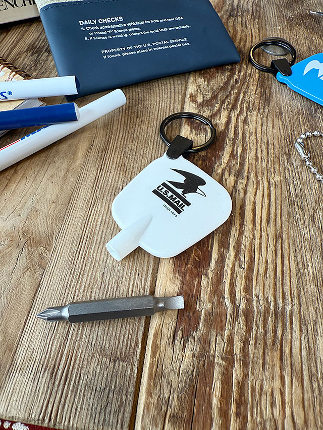 USPS　スクリュードライバー　キーホルダー　（ホワイト）　MADE IN U.S.A. ■ アメリカン雑貨 アメリカ雑貨 爆買 |  | 02