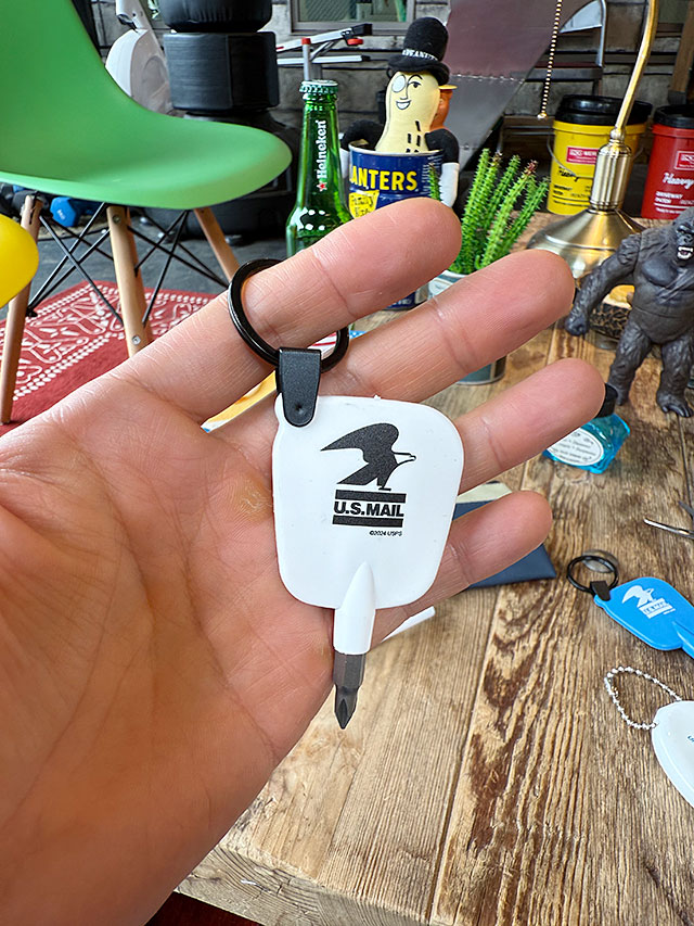 USPS　スクリュードライバー　キーホルダー　（ホワイト）　MADE IN U.S.A. ■ アメリカン雑貨 アメリカ雑貨 爆買 |  | 03