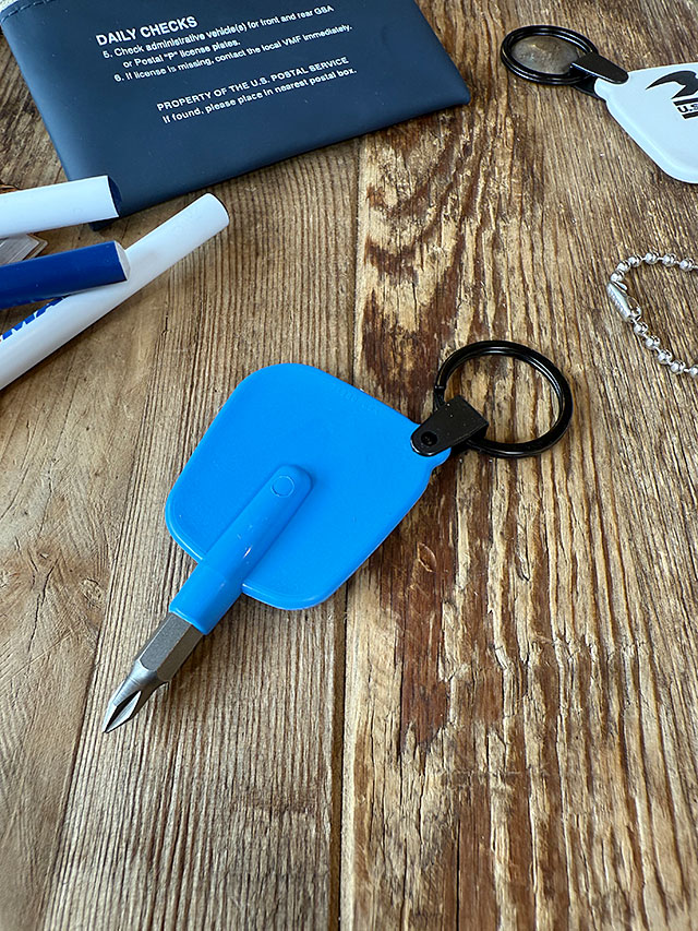USPS　スクリュードライバー　キーホルダー　（ブルー）　MADE IN U.S.A. ■ アメリカ雑貨 アメリカン雑貨 |  | 01