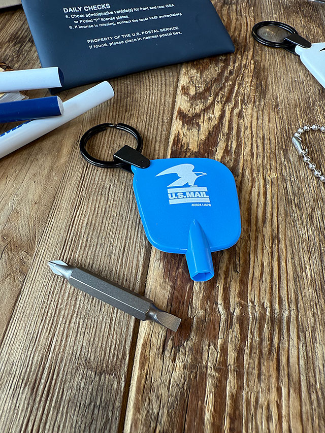 USPS　スクリュードライバー　キーホルダー　（ブルー）　MADE IN U.S.A. ■ アメリカ雑貨 アメリカン雑貨 |  | 02