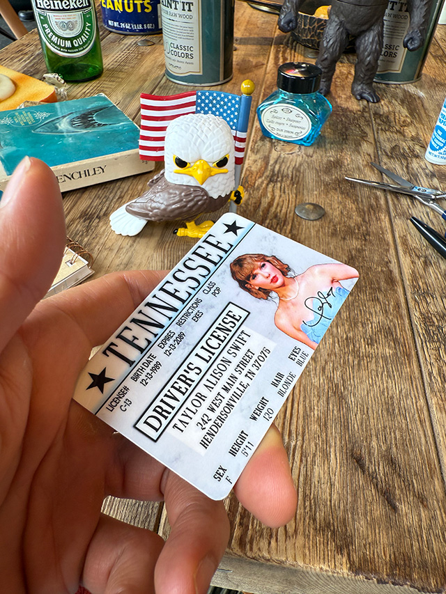 パロディ免許証　フェイマスピープル　ライセンスカード　（テイラー・スウィフト） ■ アメリカン雑貨 アメリカ雑貨 爆買 |  | 03