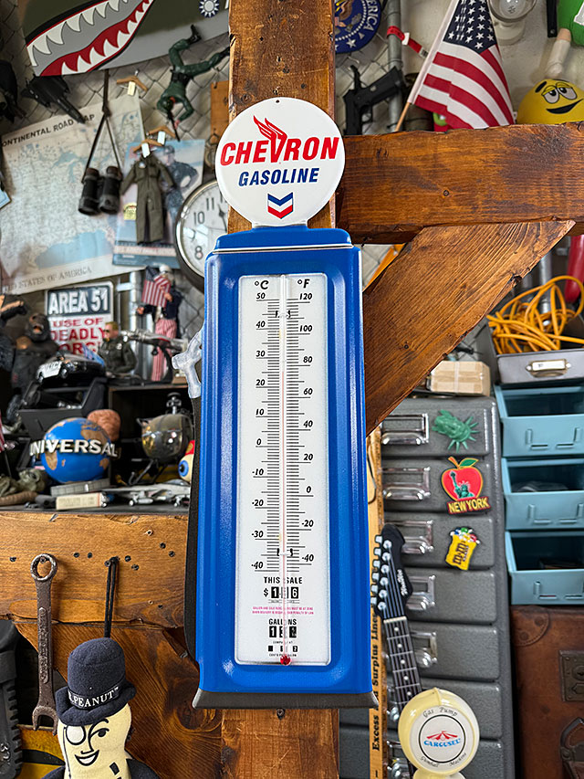 シェブロン　ガスポンプ型　サーモメーター 温度計 ■ アメリカン雑貨 アメリカ雑貨 | 