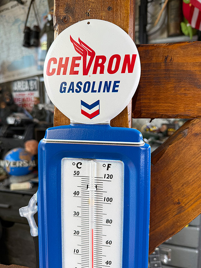 シェブロン　ガスポンプ型　サーモメーター 温度計 ■ アメリカン雑貨 アメリカ雑貨 |  | 01