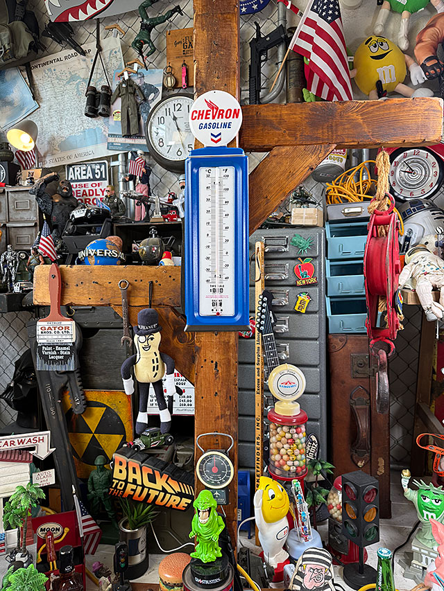 シェブロン　ガスポンプ型　サーモメーター 温度計 ■ アメリカン雑貨 アメリカ雑貨 |  | 03