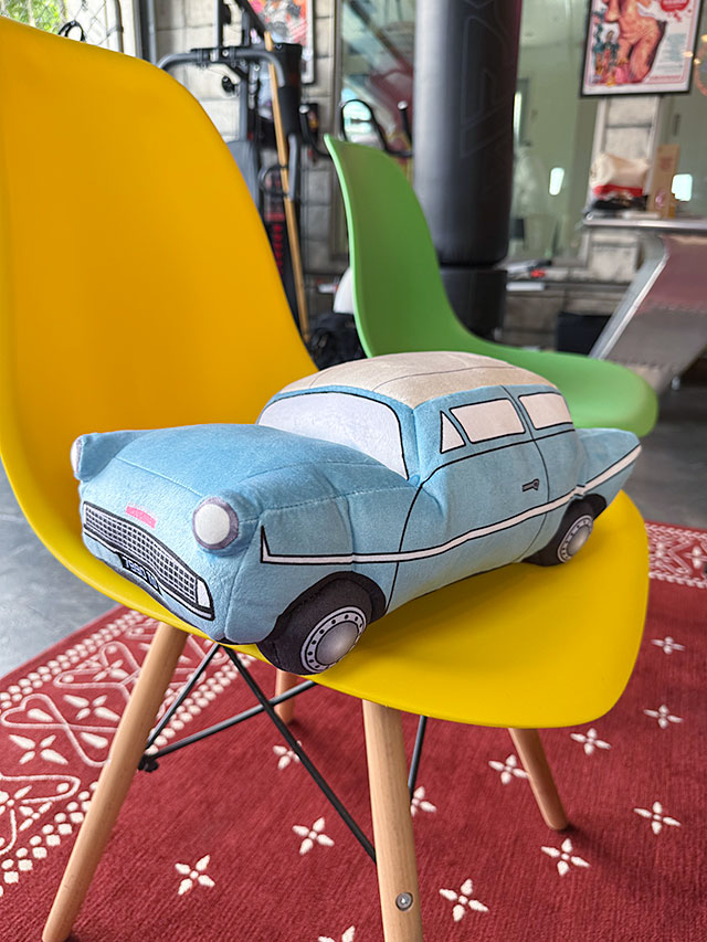 ハリーポッター 空飛ぶ車 ダイカット クッション □ アメリカン雑貨