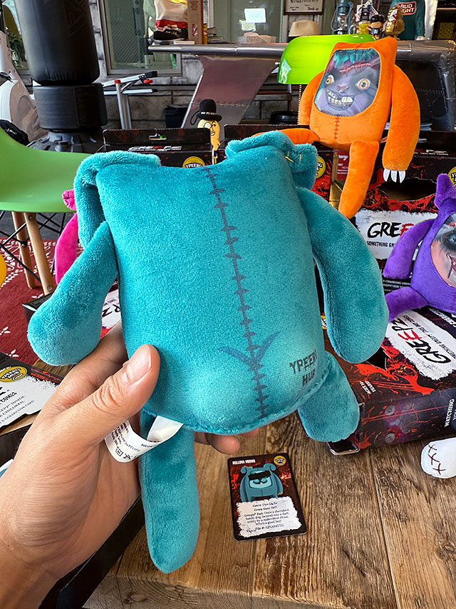 イギリスのHMVで驚異的な売上を記録！ グリープズ レンチキュラー