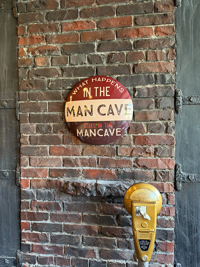 男の秘密基地　男の隠れ家　マンケイブ　ドームサイン　ブリキ看板 ■ アメリカン雑貨 アメリカ雑貨 |  | 02