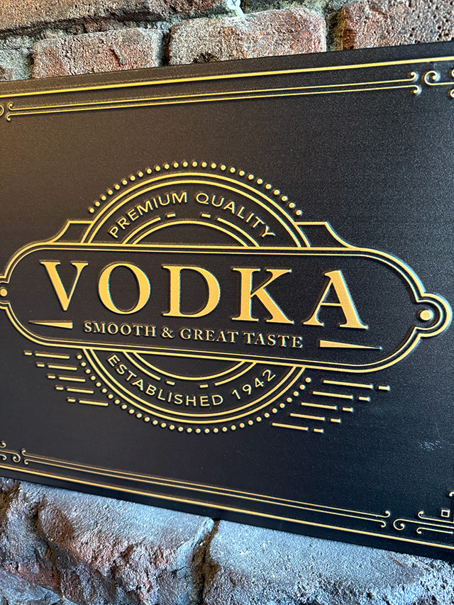 古い建物の看板みたいなお酒の看板　（ウォッカ）　エンボスティン　ティンサイン　ブリキ看板 ■ アメリカン雑貨 アメリカ雑貨 |  | 01