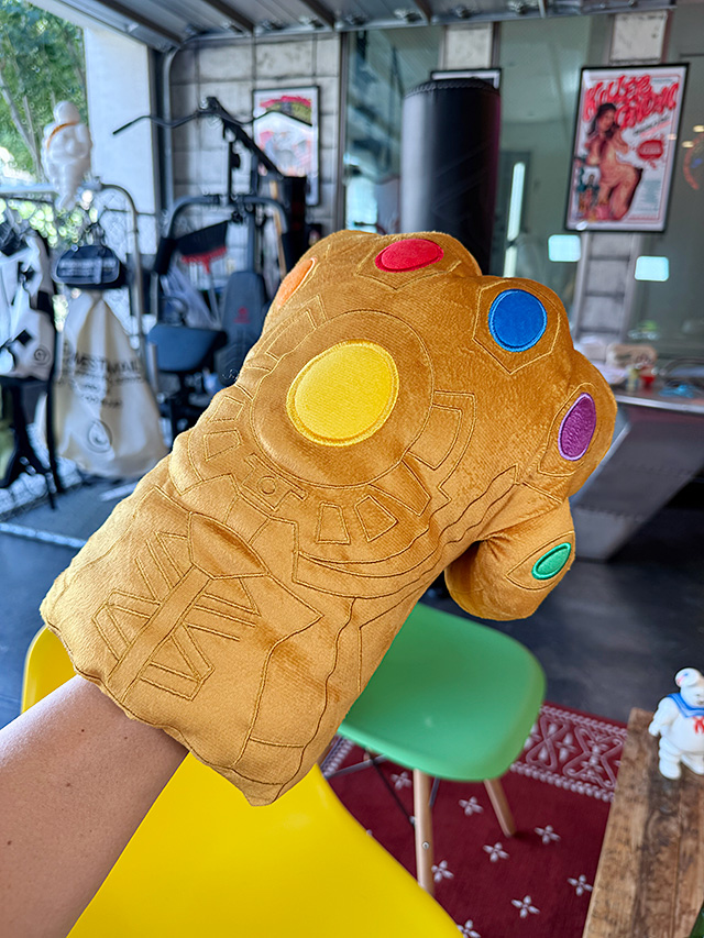 マーベル　アベンジャーズ　エンドゲーム　サノス　インフィニティガントレット　クッション ■ アメリカン雑貨 アメリカ雑貨 爆買 | 