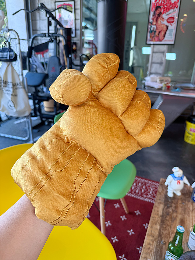 マーベル　アベンジャーズ　エンドゲーム　サノス　インフィニティガントレット　クッション ■ アメリカン雑貨 アメリカ雑貨 爆買 |  | 02