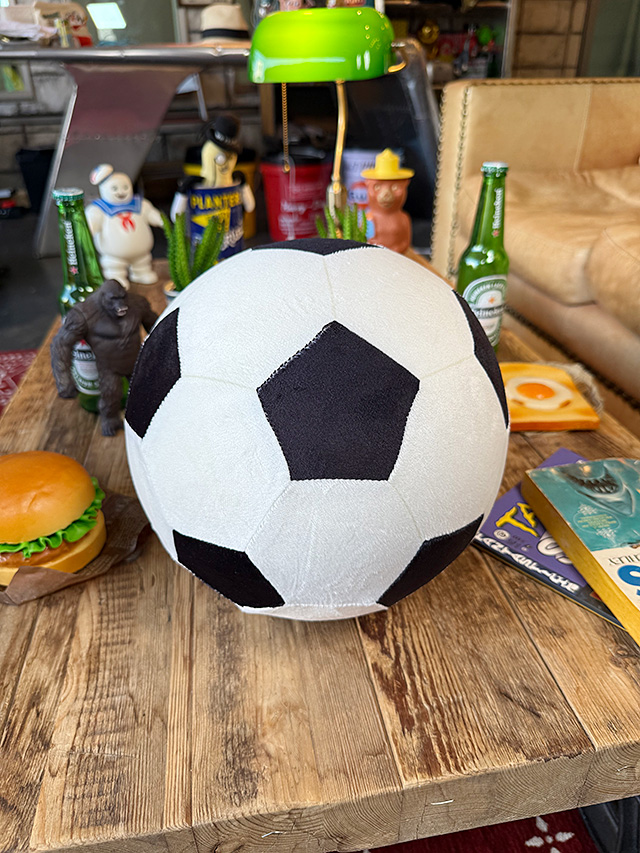 ガッツ！！ サッカー部　サッカーボール　クッション ■ アメリカン雑貨 アメリカ雑貨 | 