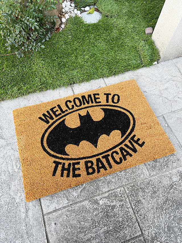 バットマン　秘密基地　バットケイブ　ココマット　靴のままで使う玄関マット　ドアマット　コイヤーマット　公式グッズ 爆買 | 