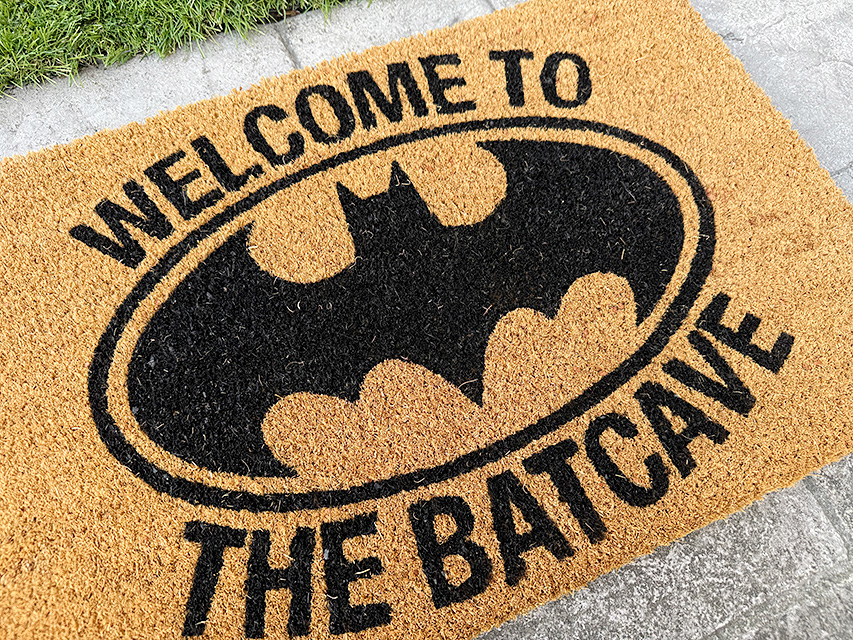 バットマン　秘密基地　バットケイブ　ココマット　靴のままで使う玄関マット　ドアマット　コイヤーマット　公式グッズ 爆買 |  | 01