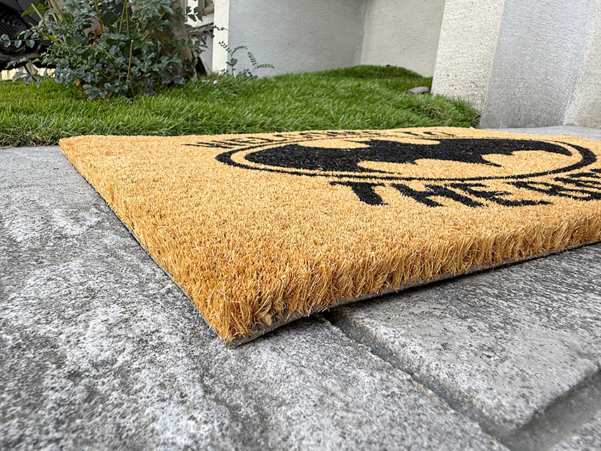 バットマン　秘密基地　バットケイブ　ココマット　靴のままで使う玄関マット　ドアマット　コイヤーマット　公式グッズ 爆買 |  | 02