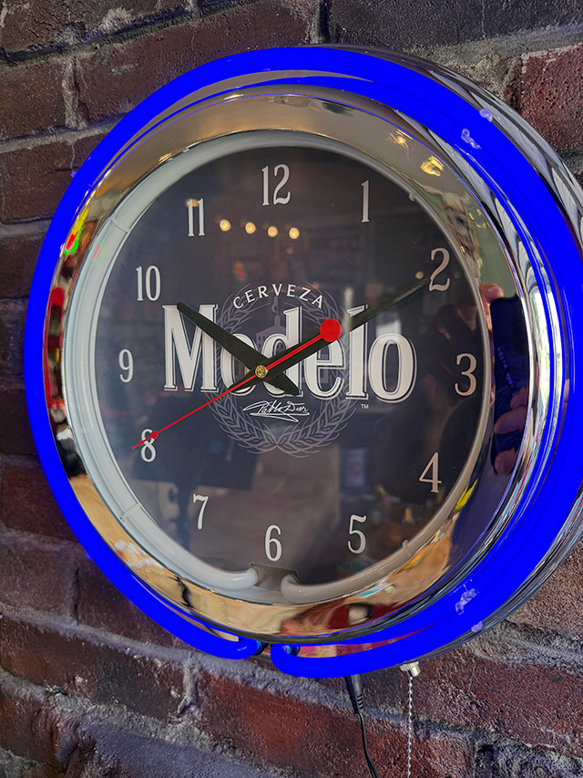 ガレージネオンクロック　（モデロ）　メキシカンビアー　モデロ　エスペシアル　Modelo Cerveza ■ アメリカン雑貨 アメリカ雑貨 |  | 01