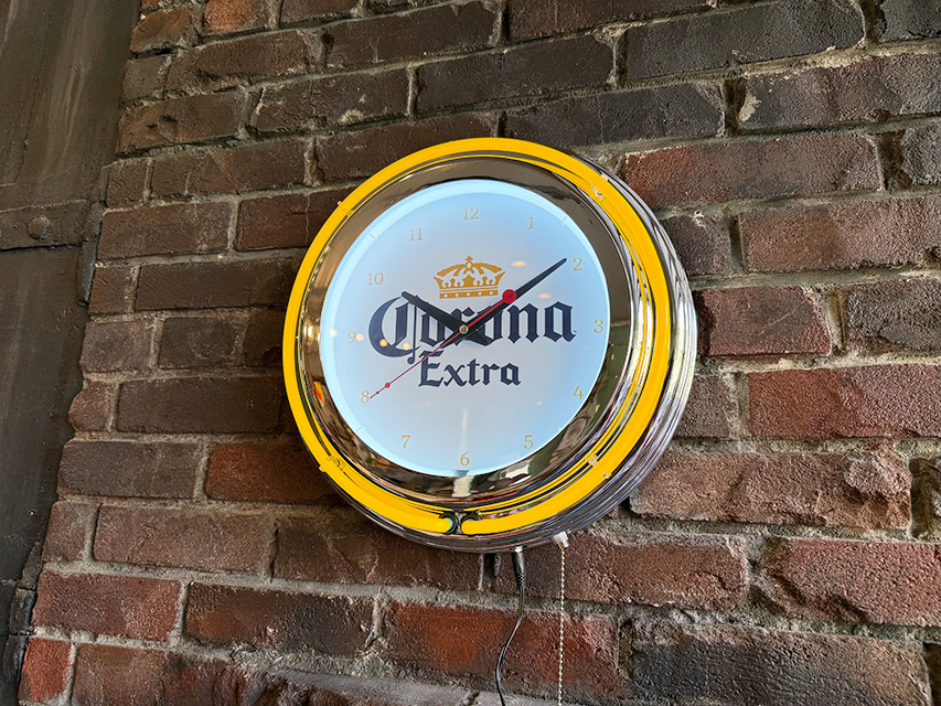 ガレージネオンクロック　（コロナ）　メキシカンビアー ■ アメリカン雑貨 アメリカ雑貨 |  | 05