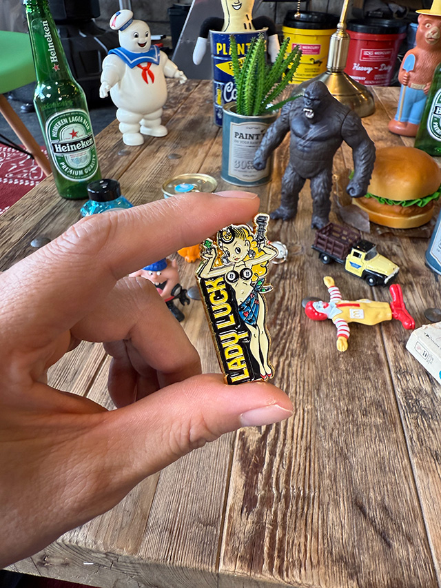 レディラック ピンバッジ ピンズ □ アメリカン雑貨 アメリカ雑貨