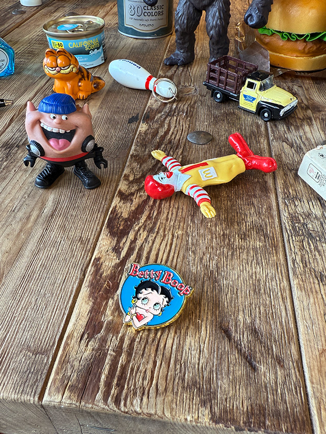 ベティ・ブープ　ピンバッジ　（クラシックブルー）　ピンズ ■ アメリカン雑貨 アメリカ雑貨 |  | 02