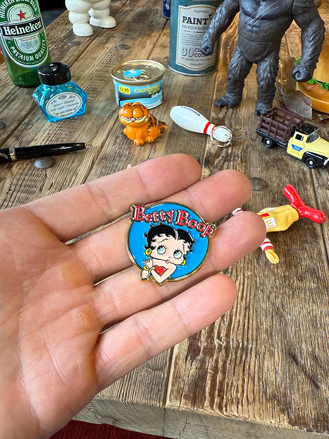 ベティ・ブープ　ピンバッジ　（クラシックブルー）　ピンズ ■ アメリカン雑貨 アメリカ雑貨 |  | 03