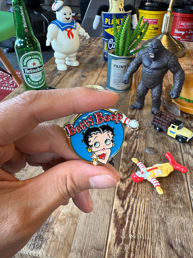 ベティ・ブープ　ピンバッジ　（クラシックブルー）　ピンズ ■ アメリカン雑貨 アメリカ雑貨 |  | 04