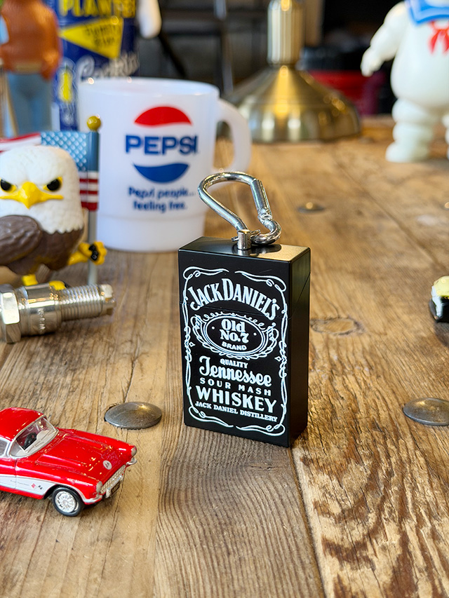 ジャックダニエル　携帯灰皿　カラビナ付き ■ アメリカン雑貨 アメリカ雑貨 |  | 03