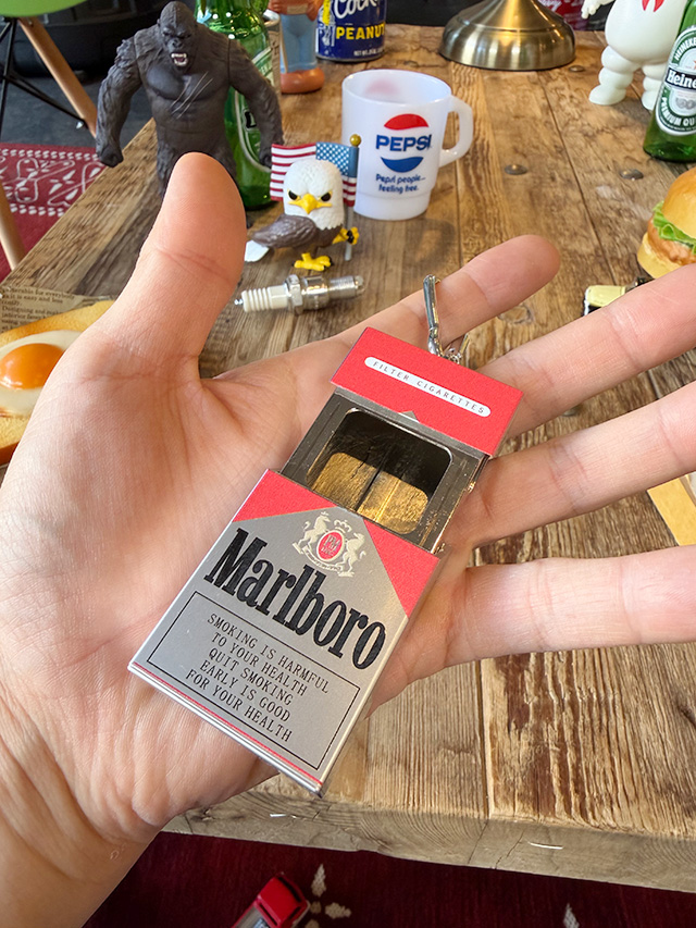 マルボロ　レッド　携帯灰皿　カラビナ付き ■ アメリカン雑貨 アメリカ雑貨 |  | 01