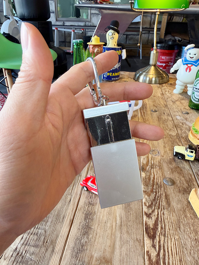 マルボロ　レッド　携帯灰皿　カラビナ付き ■ アメリカン雑貨 アメリカ雑貨 |  | 02