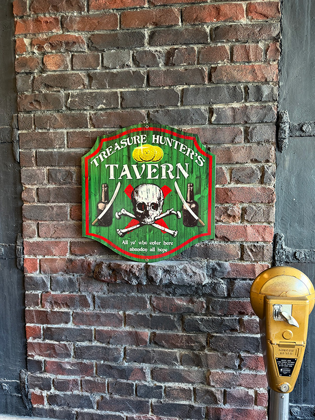 トレジャーハンターのパブサイン　宝探しと無法者の酒場　ヘヴィースチールサイン　看板 ■ アメリカン雑貨 アメリカ雑貨 |  | 03