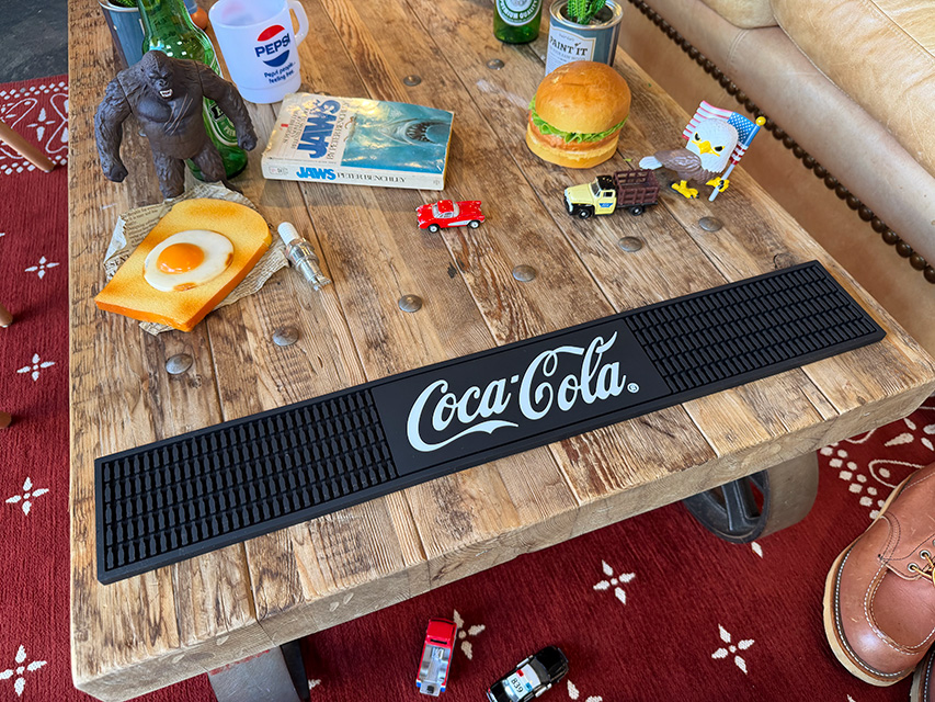コカ・コーラ　プレイス　バーマット　ロング　（ブラック） ■ アメリカン雑貨 アメリカ雑貨 | Coca Cola