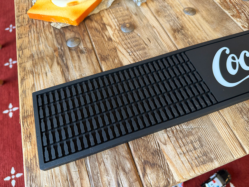 コカ・コーラ　プレイス　バーマット　ロング　（ブラック） ■ アメリカン雑貨 アメリカ雑貨 | Coca Cola | 01