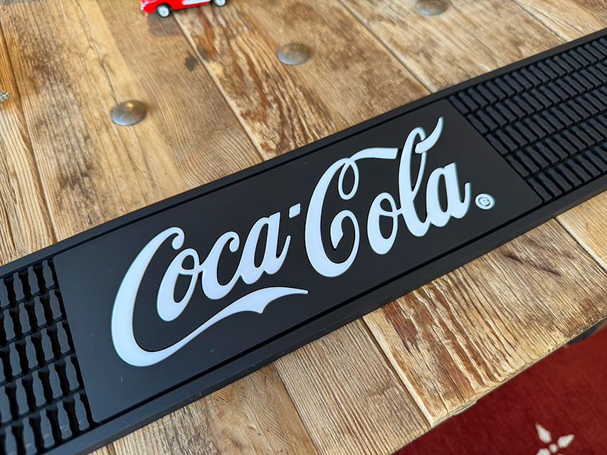 コカ・コーラ　プレイス　バーマット　ロング　（ブラック） ■ アメリカン雑貨 アメリカ雑貨 | Coca Cola | 02