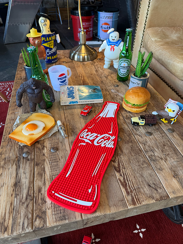 コカ・コーラ　プレイス　バーマット　コンツアーボトル　（レッド） ■ アメリカン雑貨 アメリカ雑貨 | Coca Cola | 04