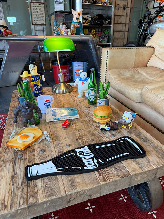 コカ・コーラ　プレイス　バーマット　コンツアーボトル　（ブラック） ■ アメリカン雑貨 アメリカ雑貨 | Coca Cola | 03