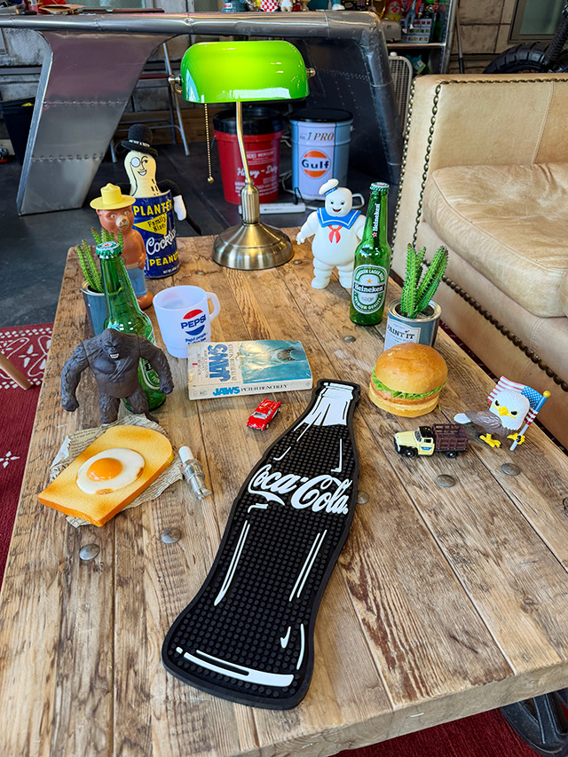 コカ・コーラ　プレイス　バーマット　コンツアーボトル　（ブラック） ■ アメリカン雑貨 アメリカ雑貨 | Coca Cola | 04