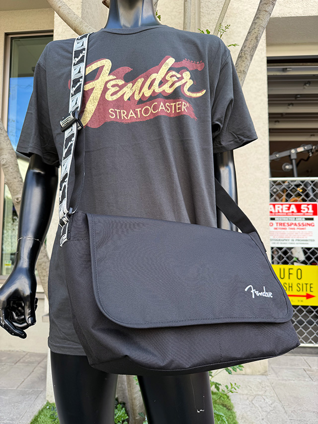 フェンダー　オフィシャル　フラップ　ショルダーバッグ　（Lサイズ/グレーストラップ）　FENDER ■ アメリカン雑貨 アメリカ雑貨