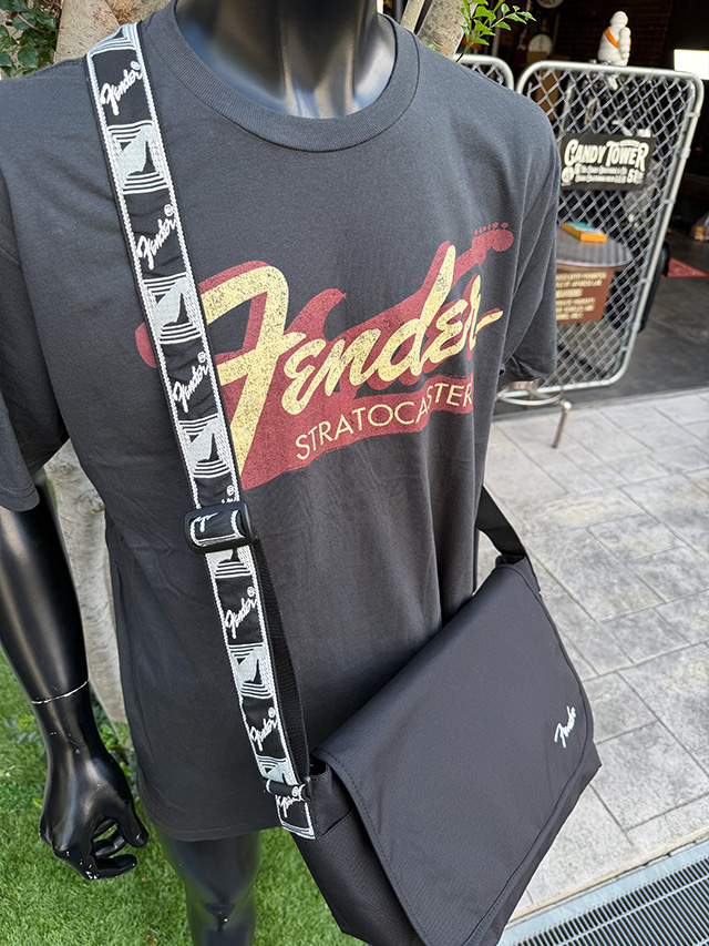 フェンダー　オフィシャル　フラップ　ショルダーバッグ　（Lサイズ/グレーストラップ）　FENDER ■ アメリカン雑貨 アメリカ雑貨 |  | 01