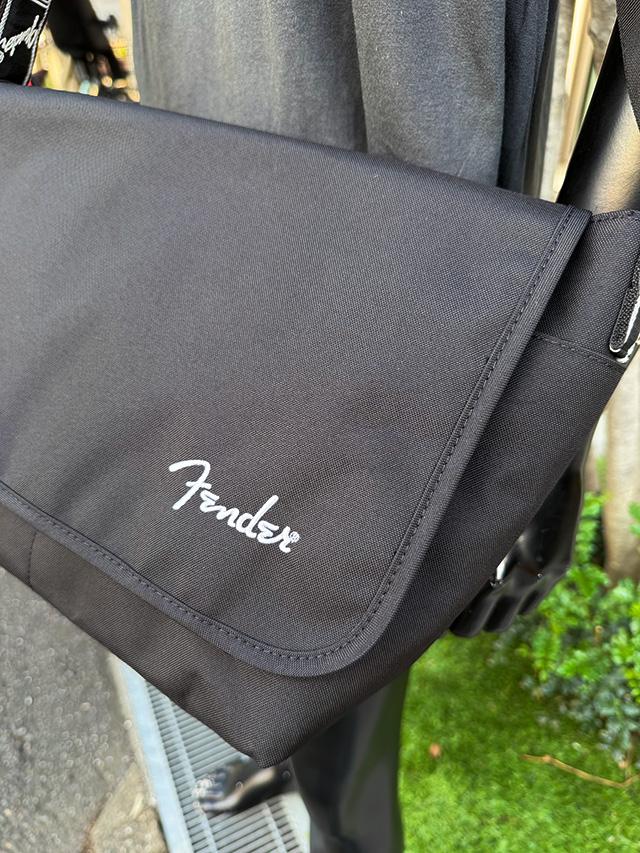 フェンダー　オフィシャル　フラップ　ショルダーバッグ　（Lサイズ/グレーストラップ）　FENDER ■ アメリカン雑貨 アメリカ雑貨 |  | 03