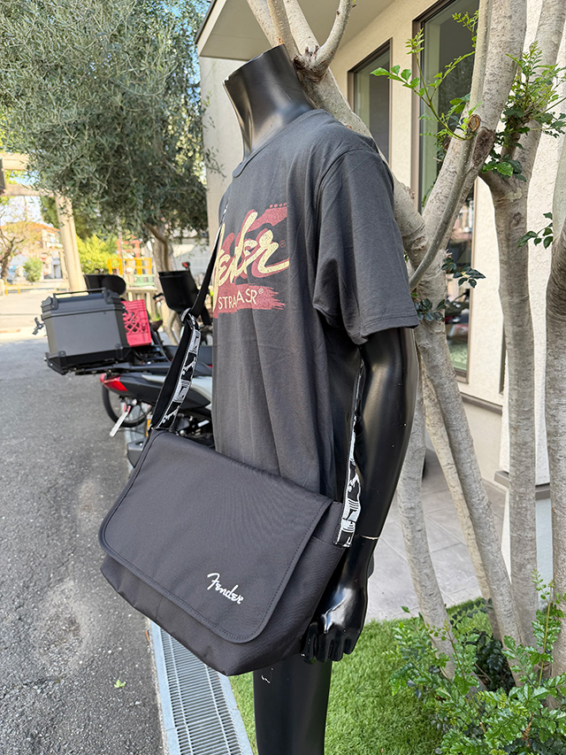 フェンダー　オフィシャル　フラップ　ショルダーバッグ　（Lサイズ/グレーストラップ）　FENDER ■ アメリカン雑貨 アメリカ雑貨 |  | 04